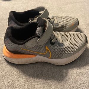 Boys nike tennis shoes